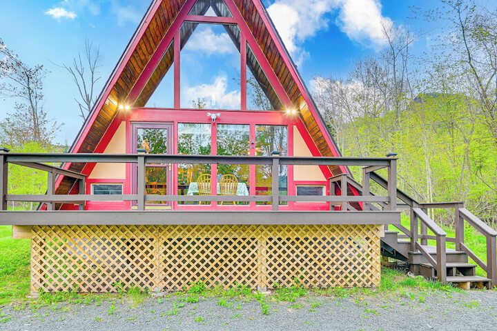 Walk to Ski Lift! Charming Hunter A-frame