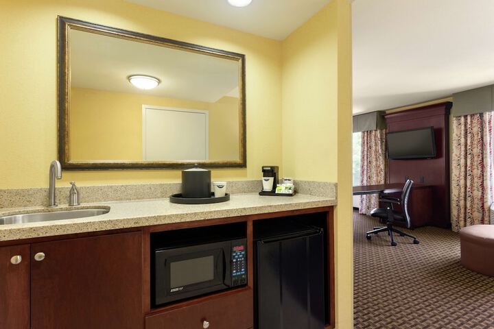 Room 13 of 36