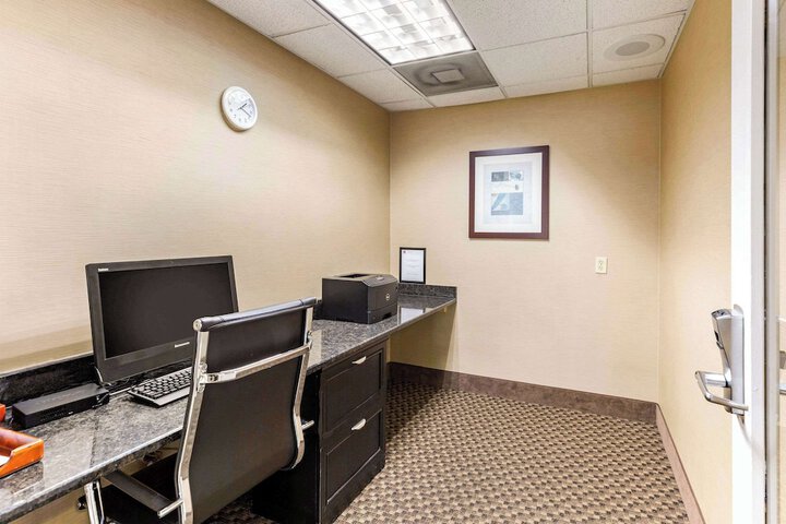 Business Center 31 of 31