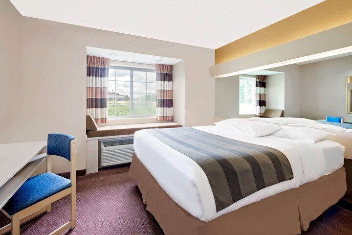 Room 8 of 16
