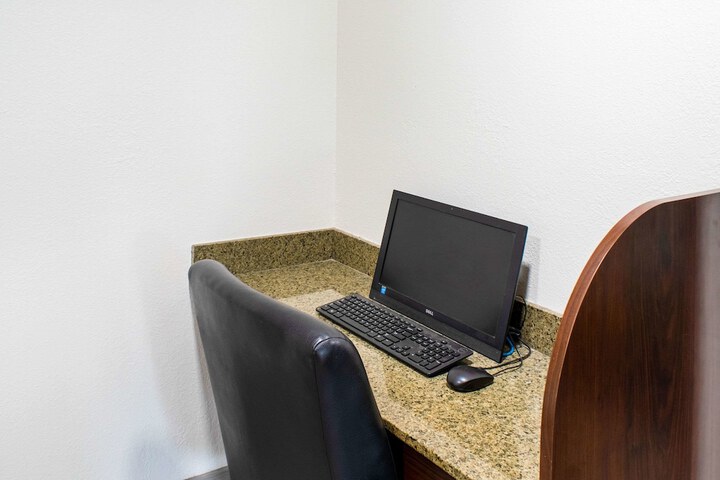 Business Center 40 of 41