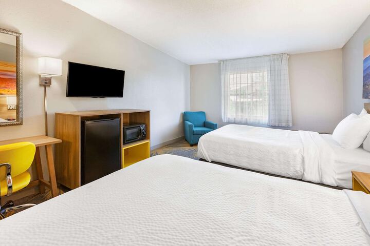 Room 9 of 25