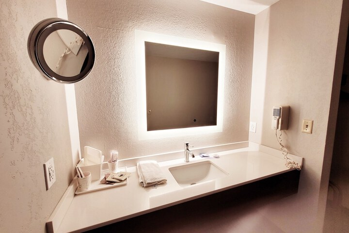 Clarion Pointe Harrodsburg-Danville