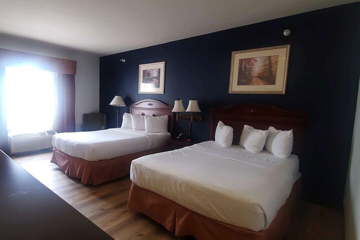Room 33 of 47
