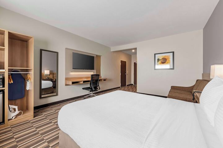 Room 11 of 36