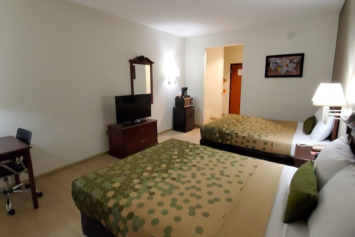 Room 13 of 33