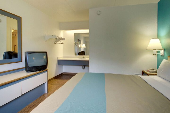Room 13 of 29