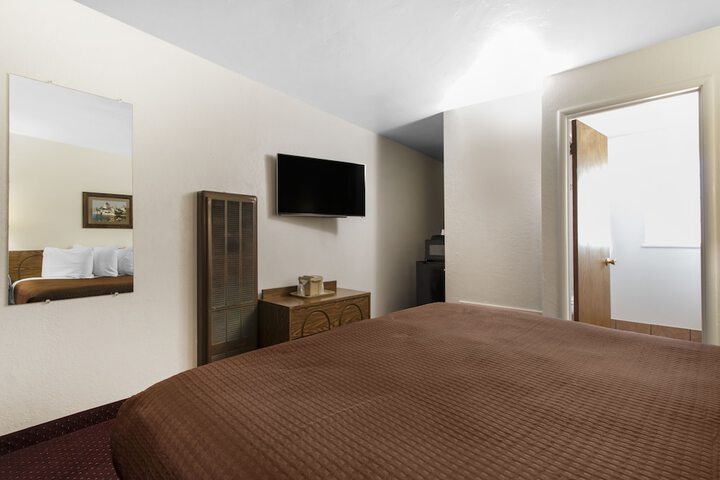 Room 9 of 34