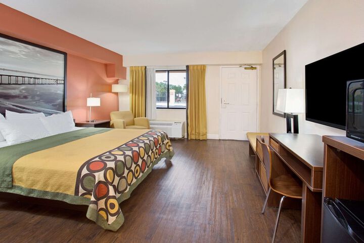 Room 18 of 27