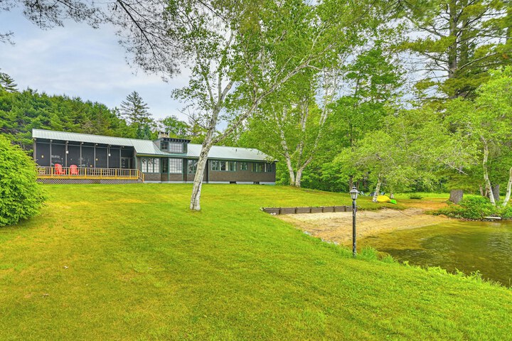 Lakefront Escape w / Deck & Kayaks in Lovell!