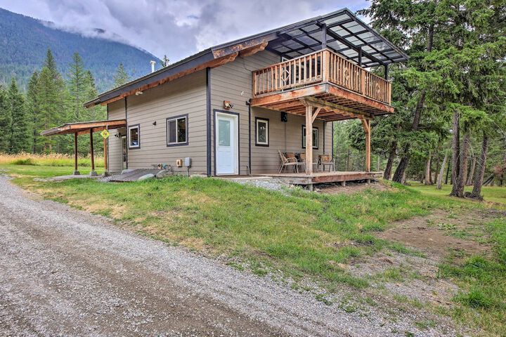 Private Deck & Mtn Views: Family Getaway in Eureka