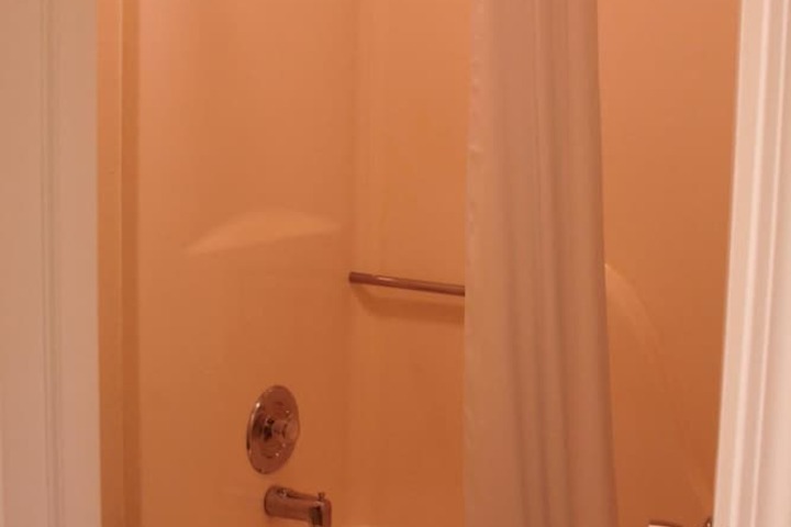 Room 17 of 28