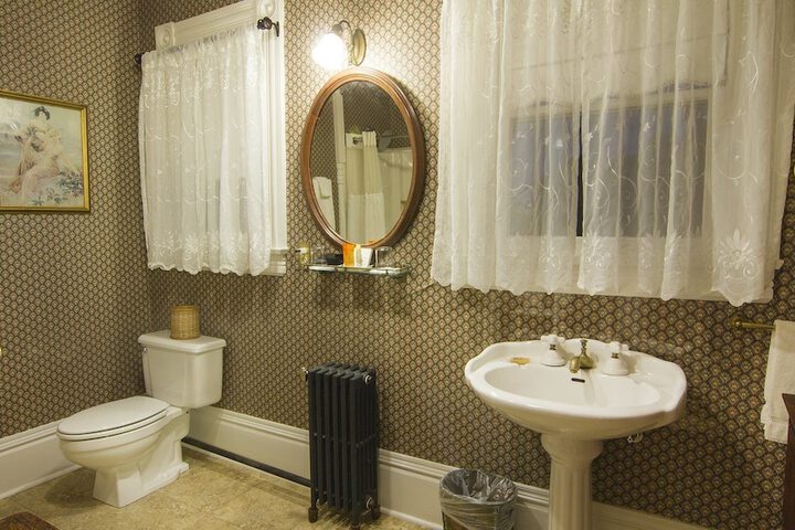 Gingerbread Mansion Inn
