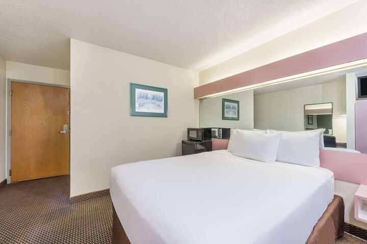 Room 6 of 16