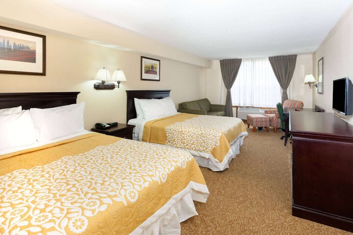 Days Inn & Suites by Wyndham Tucker / Northlake
