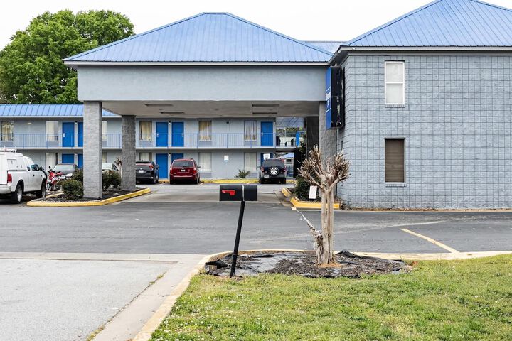 Rodeway Inn & Suites Carrollton