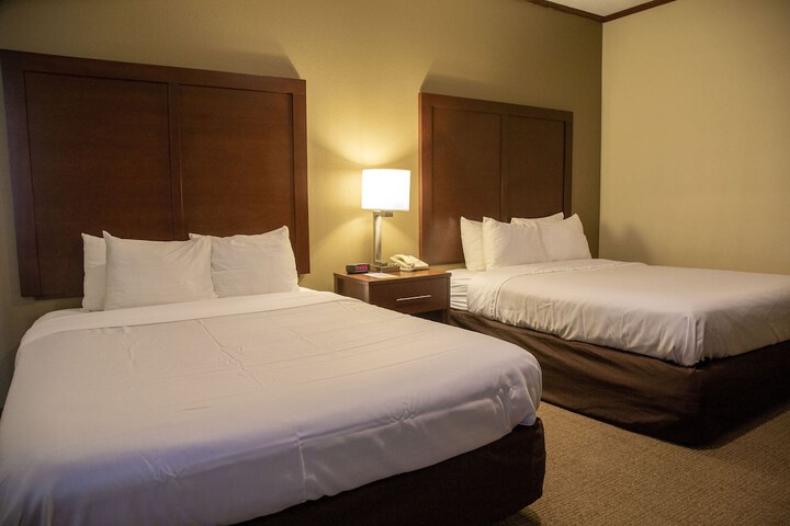 Ardmore Inn & Suites