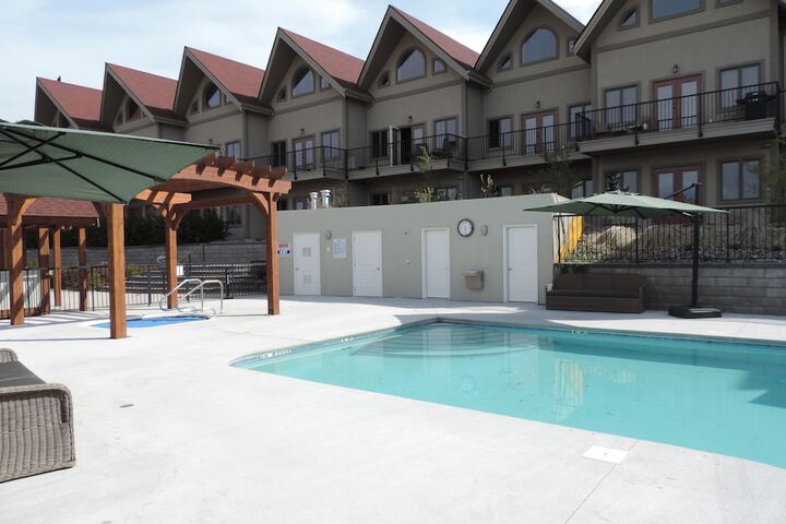 Pool 11 of 34
