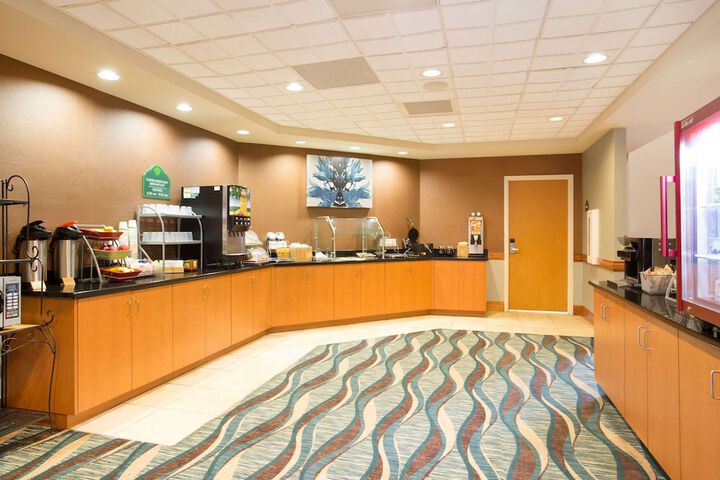 Wingate by Wyndham Raleigh South / Garner
