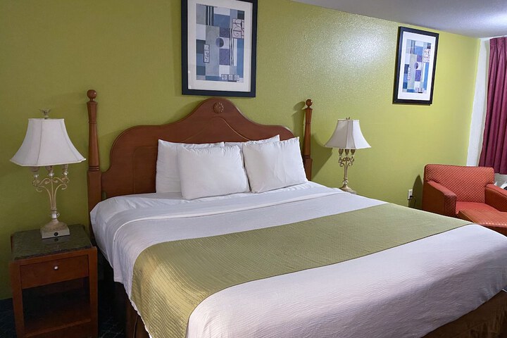 Room 19 of 33