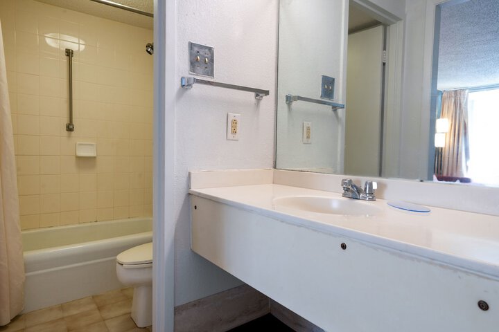 121 Motel Henderson