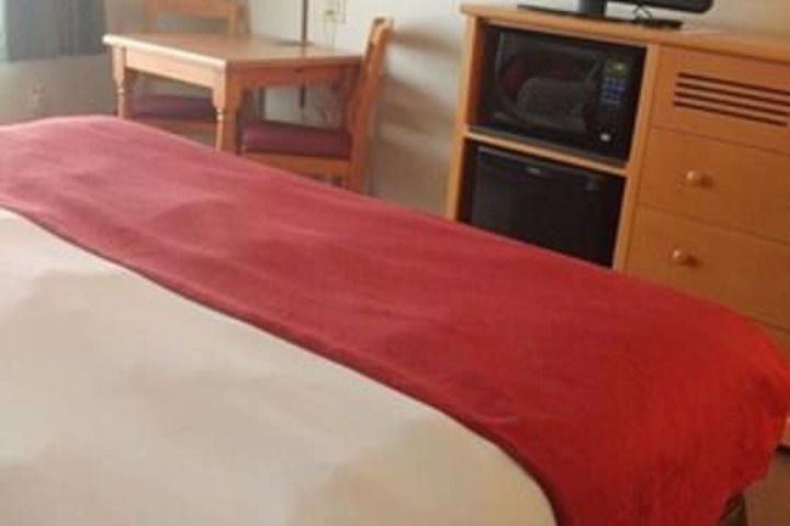 Country Inn & Suites by Radisson Waterloo, IA