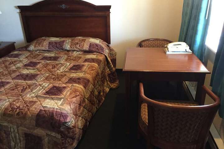 Room 12 of 28