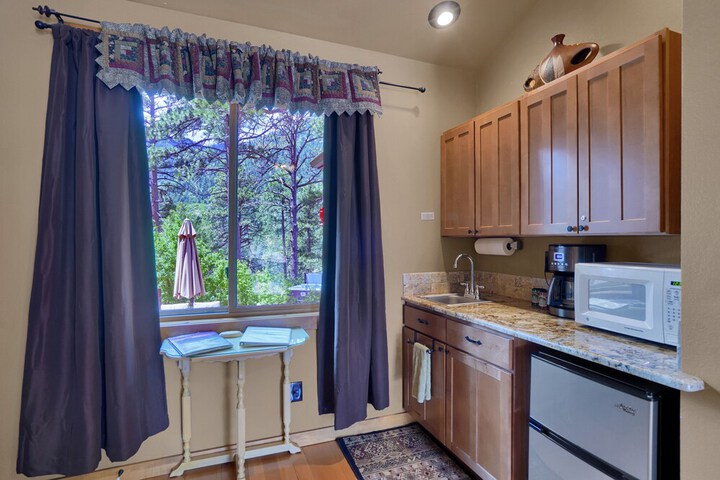 Rocky Mountain Lodge