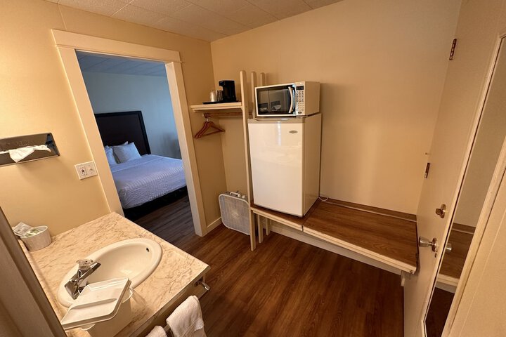Room 105 of 181