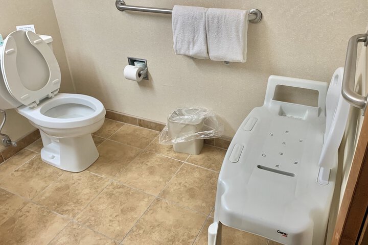 Room 8 of 33