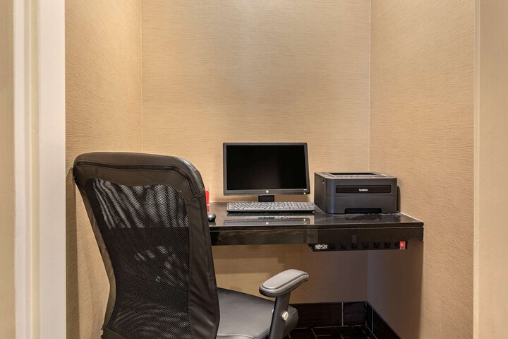 Business Center 38 of 42