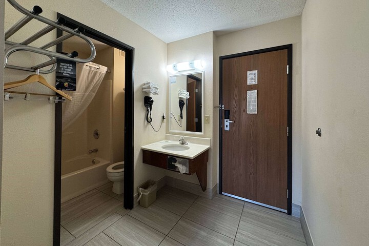 Room 12 of 35