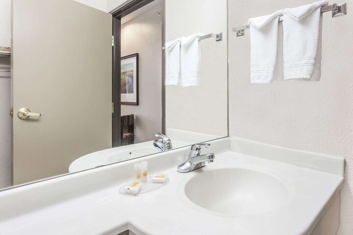Room 15 of 28