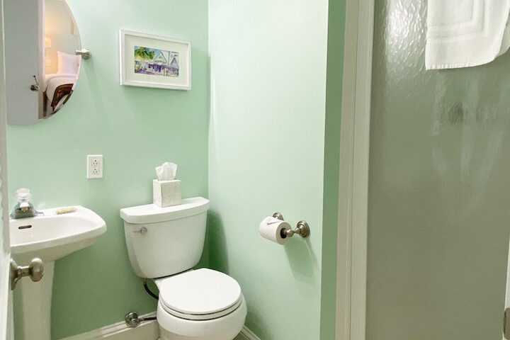 Room 32 of 82