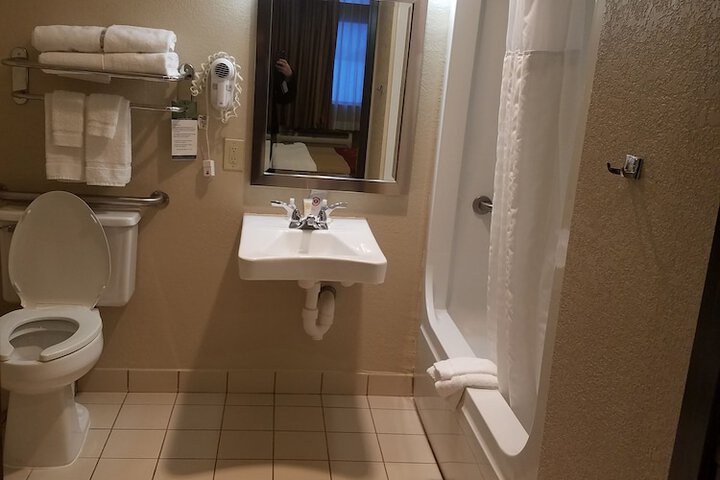 Room 35 of 68