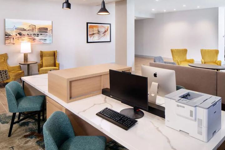Business Center 23 of 24