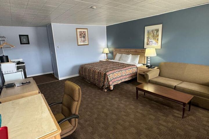 Room 13 of 28