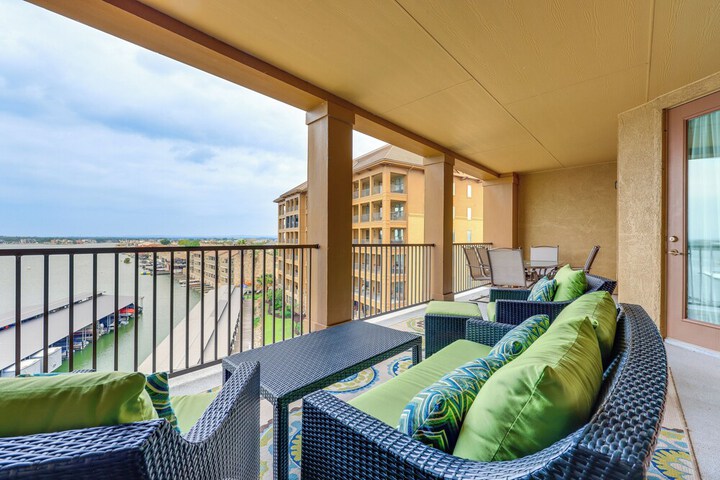 Lake LBJ Condo w / Private Balcony Lake Views