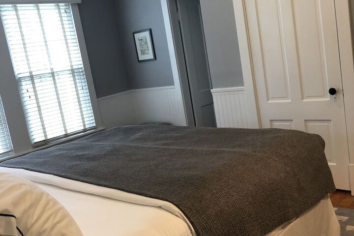 Room 12 of 18
