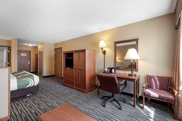 Room 6 of 25