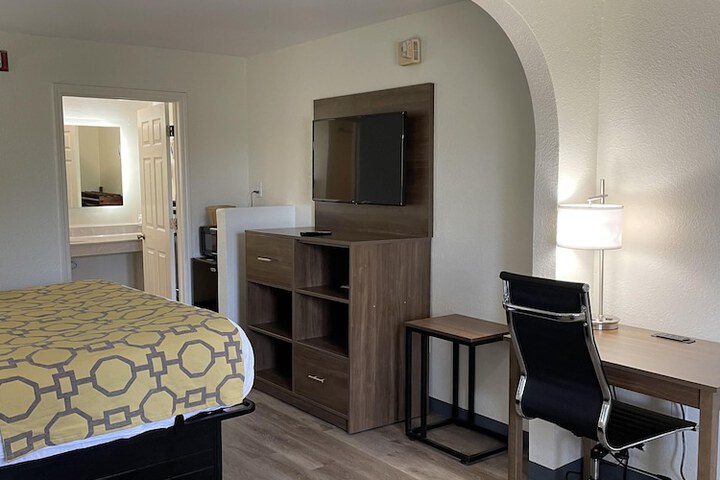 Room 15 of 40