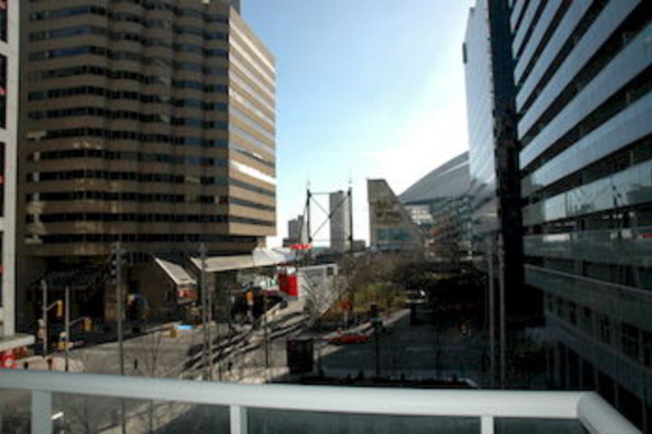 Livingsuites Toronto Front & John