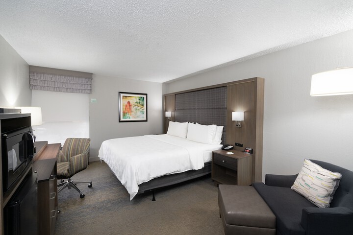 Room 13 of 38