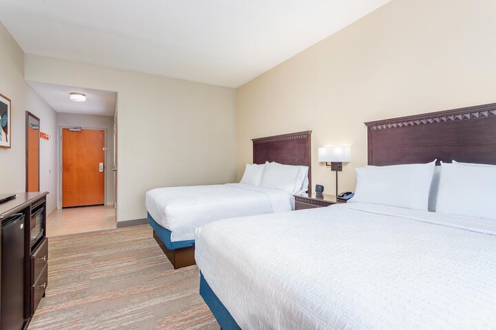 Hampton Inn & Suites Parkersburg Downtown