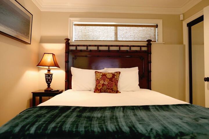 Room 8 of 110