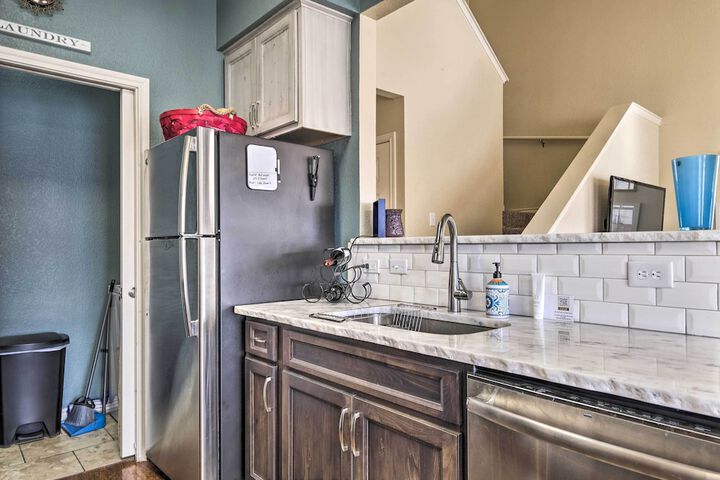 Walk to Lake: Family Gem w / Pool Access in Afton