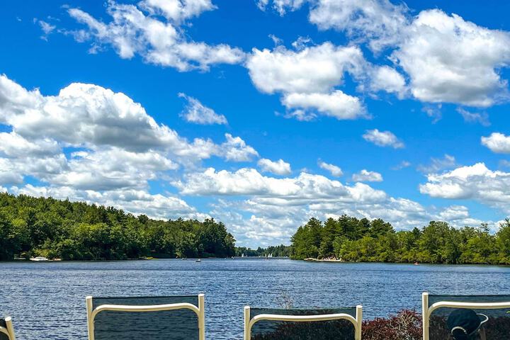 Walk to Beach: Beautiful Lake Naomi Retreat!