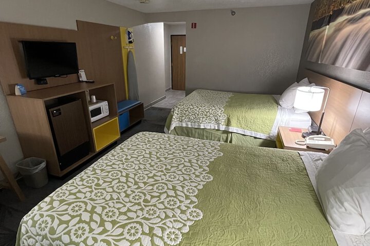 Room 14 of 27