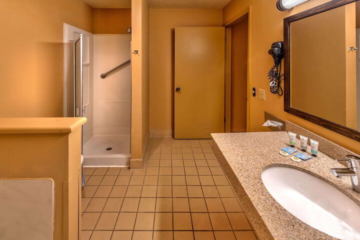 Room 7 of 11