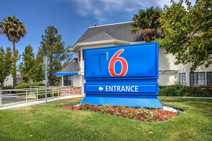 Hotel 6 of 65